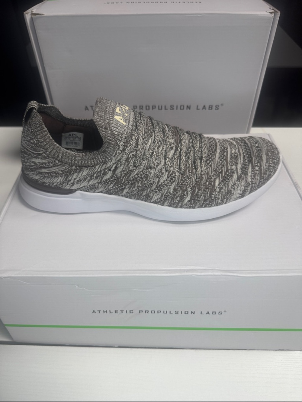 APL TechLoom Wave New Men’s Running Shoes Grey Knit Size 11 Sneakers